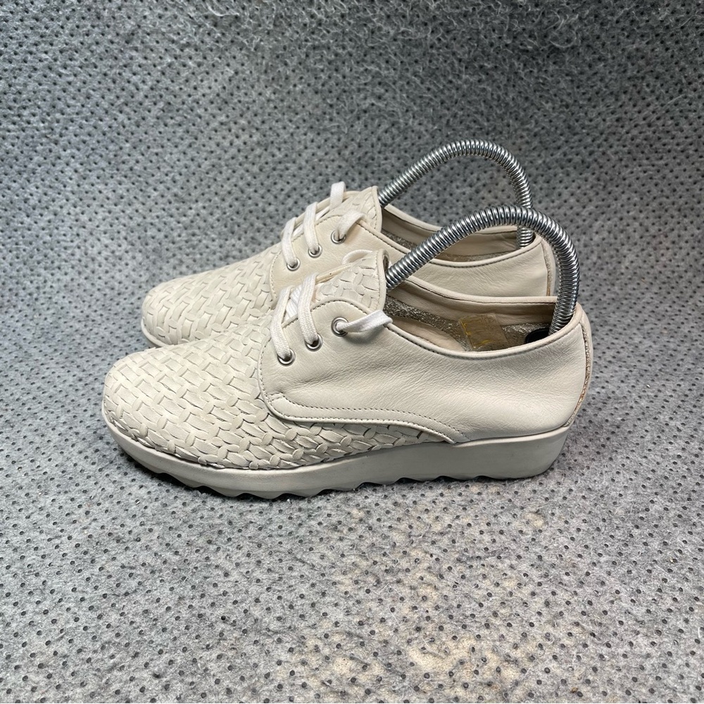 The Flexx Woven White Sneaker Shoes Size 6.5 Women’s